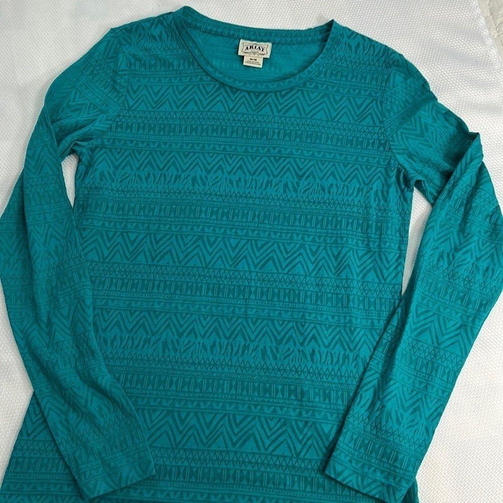 ~3 for $20~ Ariat geometric print long sleeve shirt